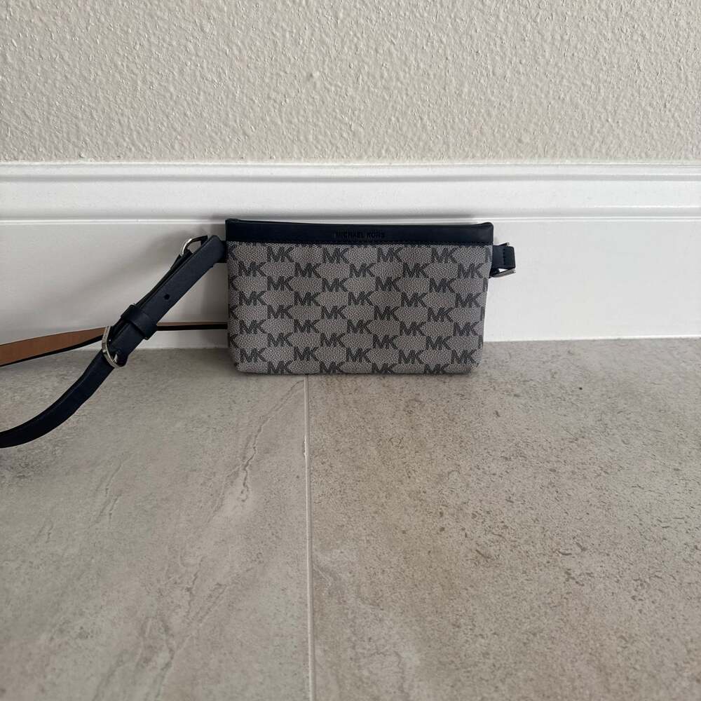 Michael Kors Signature Logo Fanny Pack Belt Bag 551749C Navy Blue